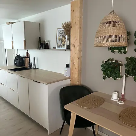 Апартаменти Modern With Stunning View And Access To Sea *